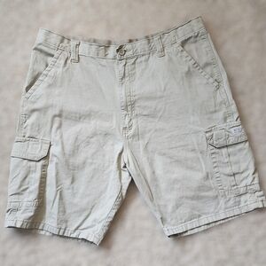 ​Wrangler Authentic Issue Men's Khaki Cargo Shorts - 100% Cotton - Size 38